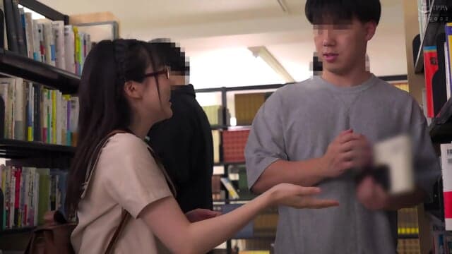 2K B 皆x月xxひxかxる - 用內褲引誘的小惡魔女子○生 在圖書館看到女子○生的走光內褲！ [HxUxNxTxCxx00x3]