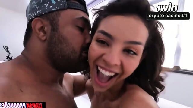 Encontro com a Poderosa Tiabrit em Cenas Quentes de Sexo Amador e XXX!