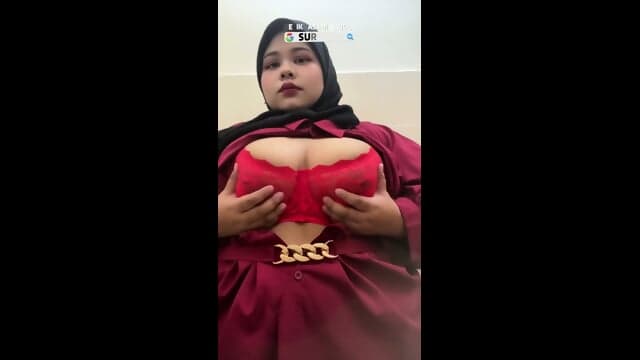 Guru seksi mengenakan celana dalam thong
