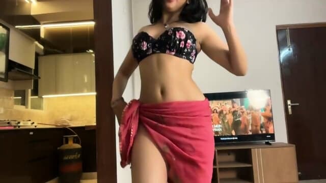 Indian Girl Naira Fit Boobs Show