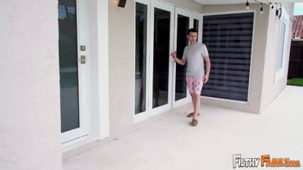 Johnny Love, Kylie Rocket, Molly Mae Spying On My Step Sisters Apr 3, 2020 720p mp4