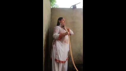 HInDILG আন্টির গোসলের ভিডিও Desi Horny Aunty Gosol Video