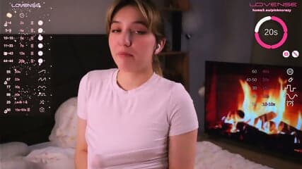 Una Soltera Tetona Mete Un Vibrador Suave En Su Orto Apretado Y Filma El Juego Bien Sucio Con Un Encanto Imposible De Resistir