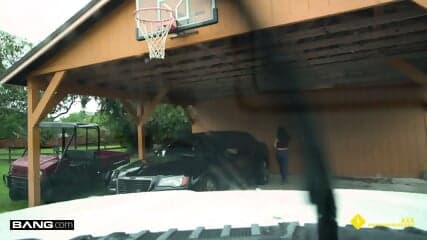 Gabriela Lopez Gets A Free Repair After Fucking The Mechanic